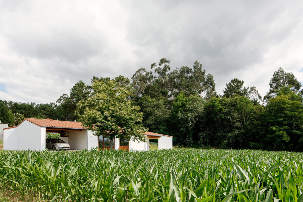 Arrokabe Arquitectos CASA A TRES AGUAS 1 Arrokabe Arquitectos CASA A TRES AGUAS 1