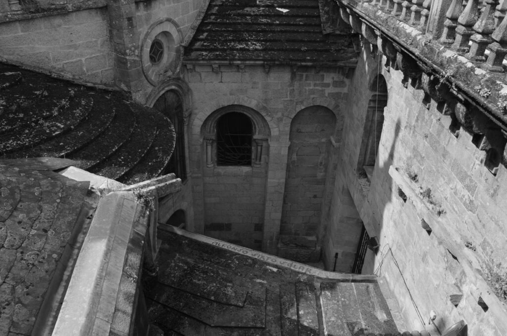 Arrokabe Arquitectos RESTAURACIÓN DE FACHADA QUINTANA, PATIOS Y TERRAZA DE LA GIROLA 4